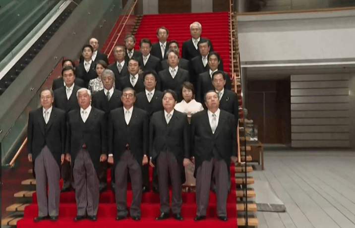 日本政坛一夜大变天?石破茂刚上台就干了件大事,舆论彻底引爆