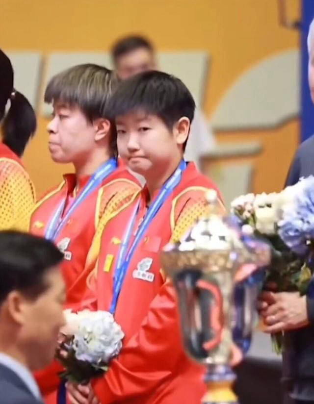 原创            孙颖莎含恨看奖杯，连续三个月全勤出战29场比赛、141局-孙颖莎太火了