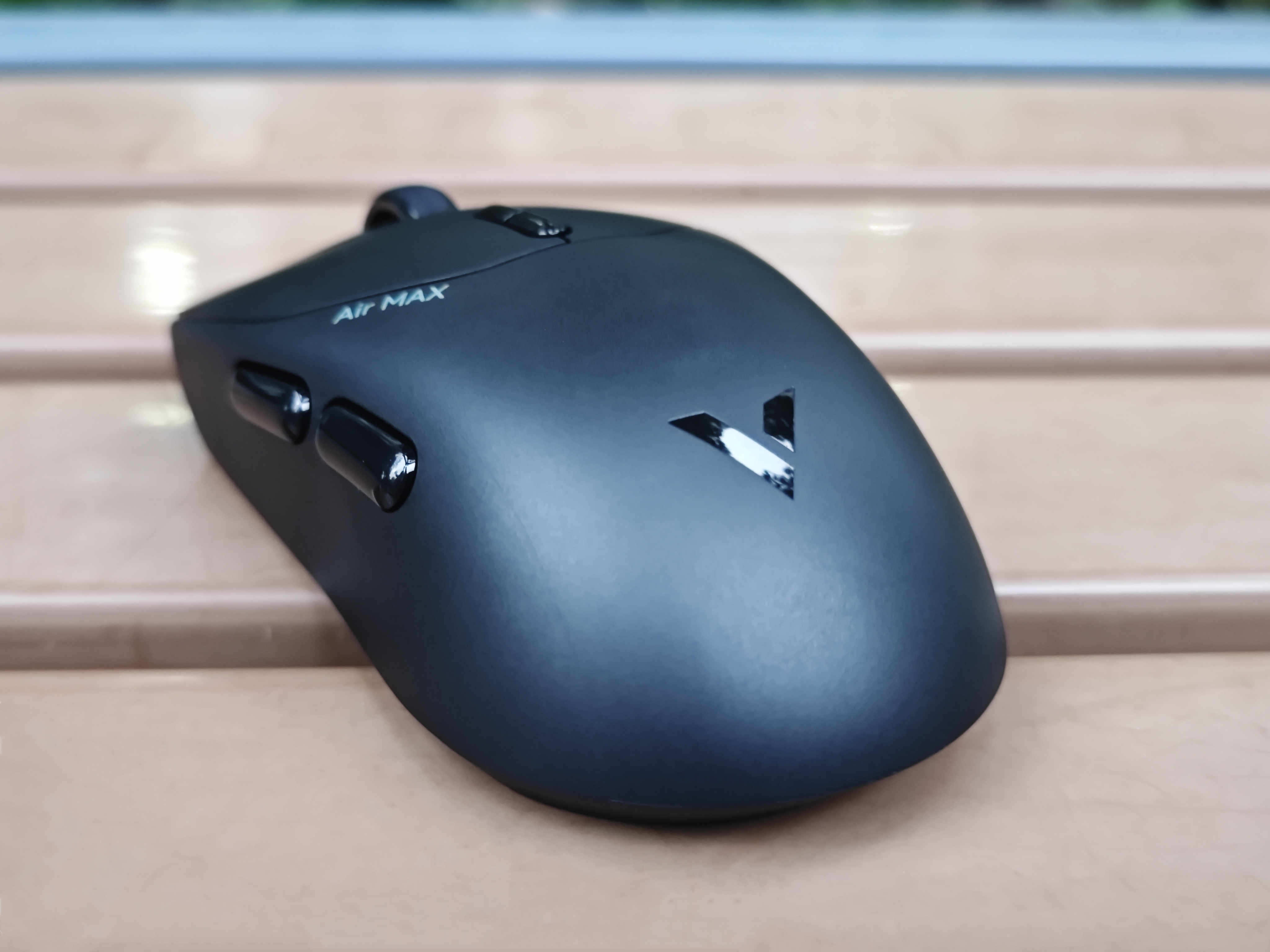 雷柏VT1Air MAX游戏鼠标:50g轻盈灵动,3950精准制胜的电竞利器