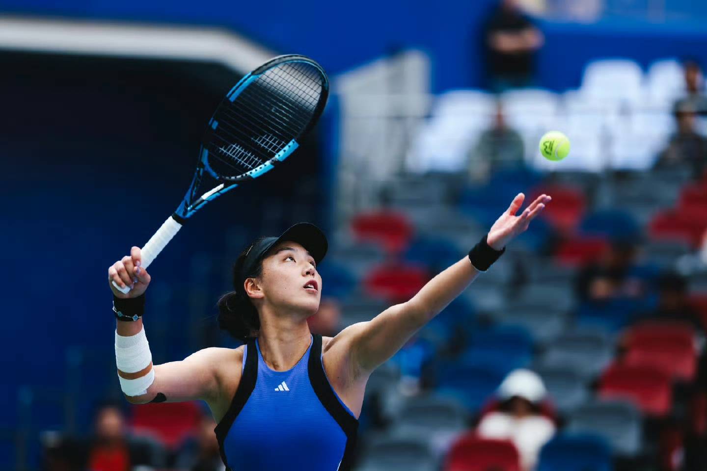 头几天,温布尔登网球公开赛也服软了,他们表示在明年,也就是2025年