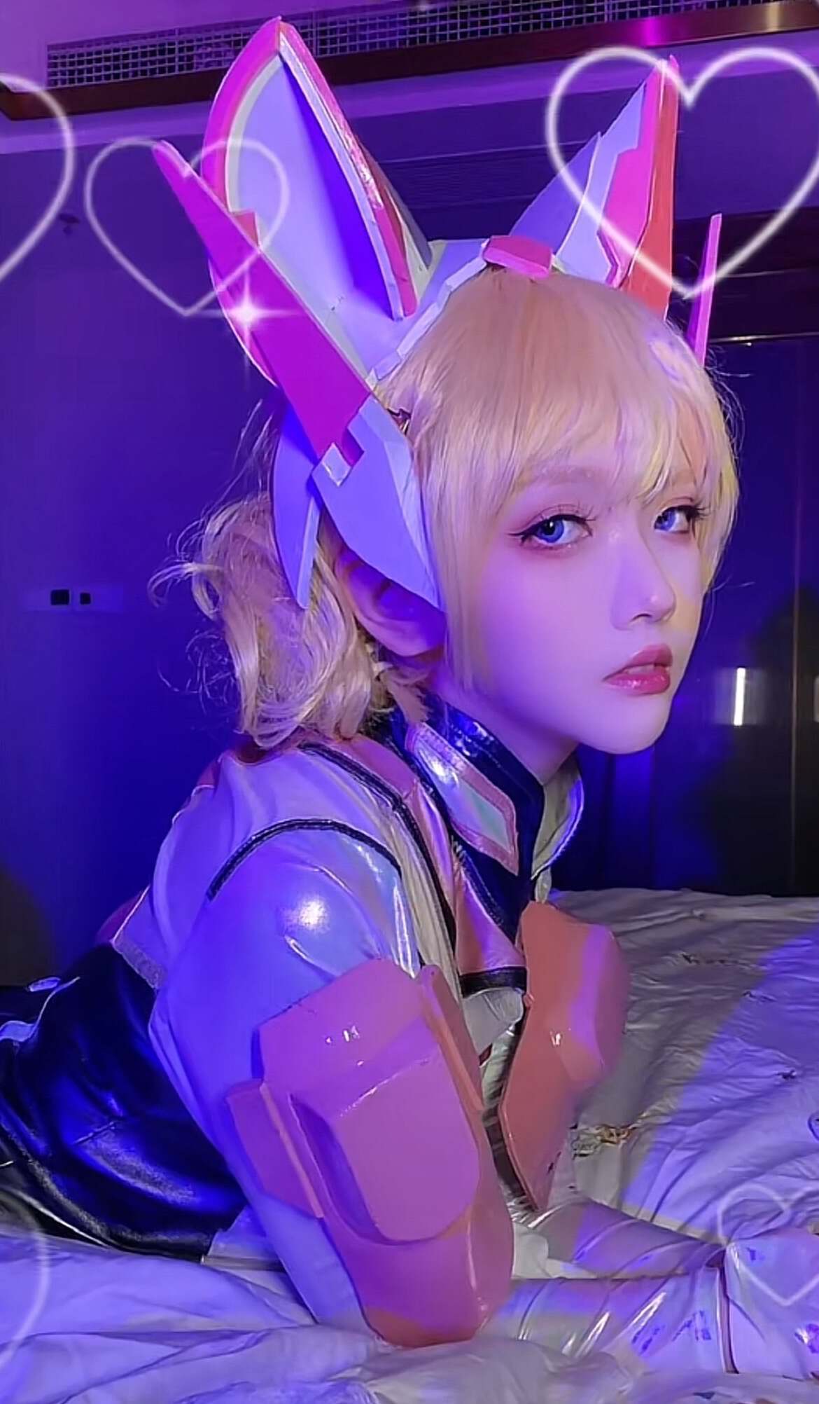 一张帅脸背后是另一张帅脸