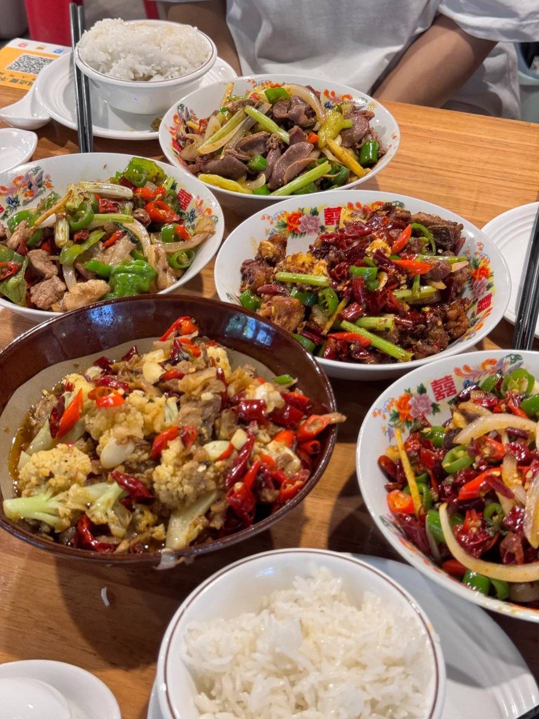 舌尖上的麻辣盛宴,岁月静好的味道,每一口都是故乡的记忆_馆子_美食_苍蝇