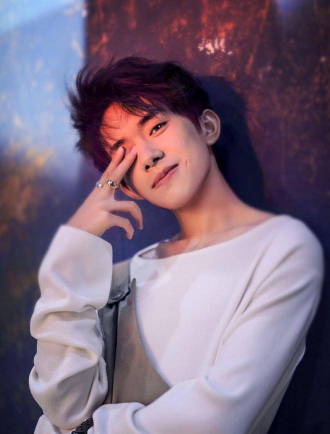 易烊千玺作为tfboys这个最火的国民养成组合出来的顶流明星,他一直都