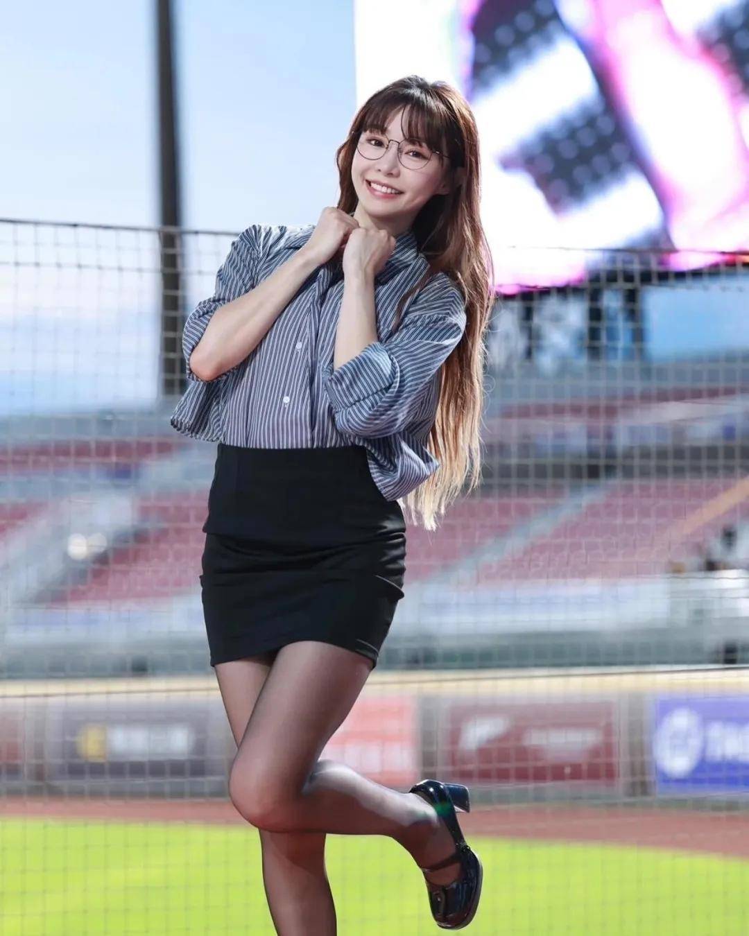 本场主角:陈怡叡,1995年出生于台湾,身高167,体重48kg,是乐天猿猴