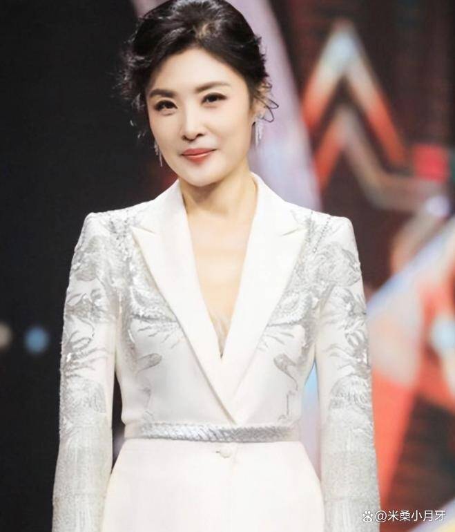 在事业的道路上,周涛不断突破,个人生活也收获了甜蜜.