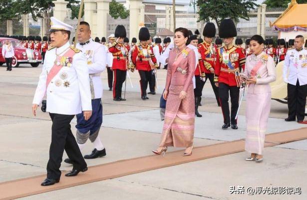 泰国王室海报预告来了，苏提达提帮功搭档亮相，王后庇护养子_提帮功王子_仪式_活动