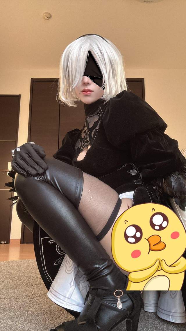 18岁美女coser遭父母监视,大量性感cos照被迫删除,无奈发文致歉