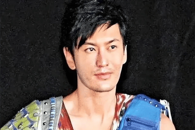 46岁的黄晓明:我才不是"妈宝男",只是被妈妈教育得太"好"了