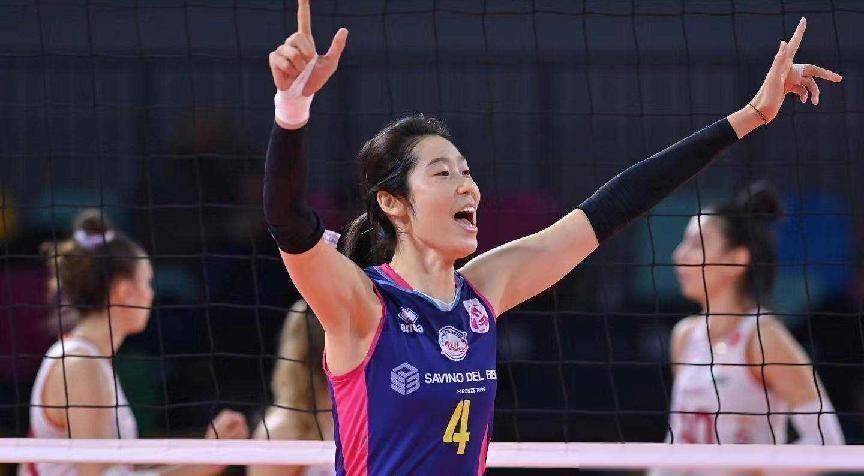 中国女排巨星朱婷:用比赛奖金还清家中债务,如今父亲最操心婚事