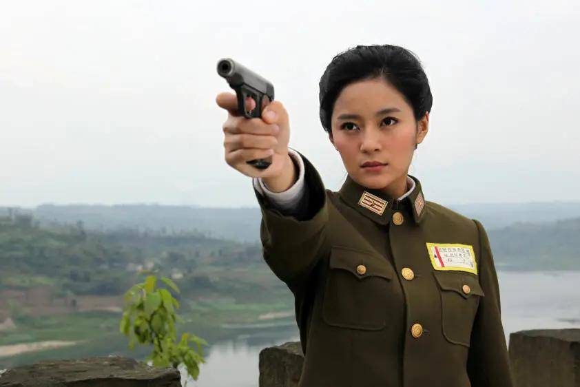 44岁戴笠强占22岁女秘书周志英,周:你何时娶我?不料戴笠一脚将她踢开