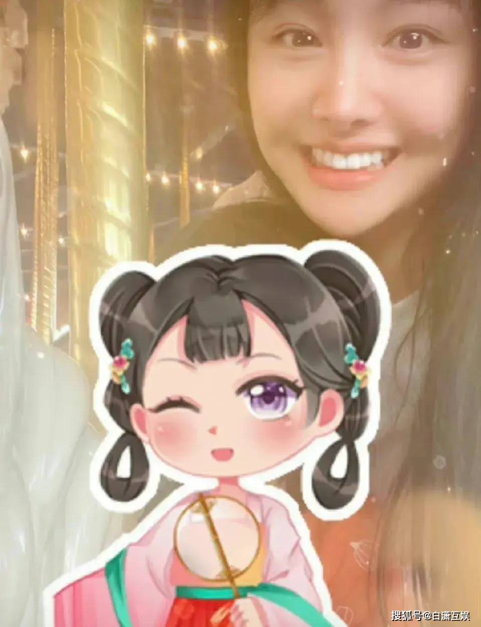 郑爽小号直接曝光,晒近照假鼻子抢镜,开车出行笑容满面