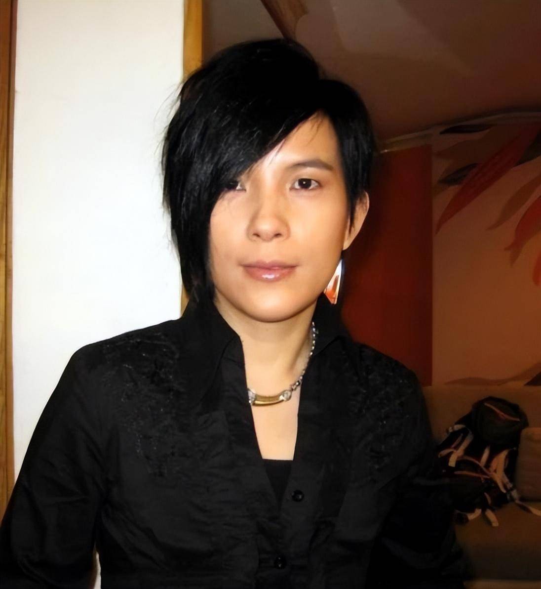 男女通吃一张满脸胡茬的照片彻底撕下了潘美辰的遮羞布