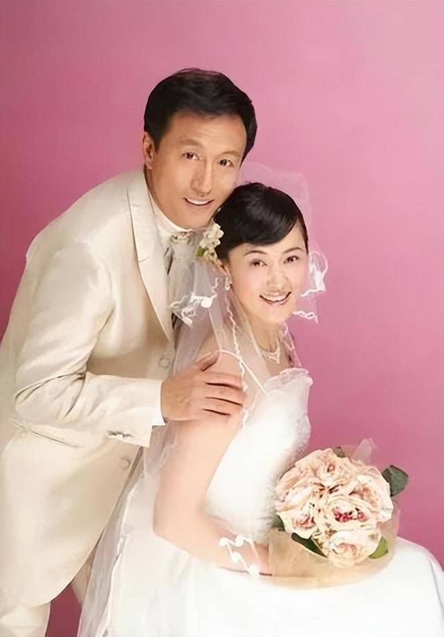 "大众情人"王菁华:与常戎分手后,为何52岁依旧单身