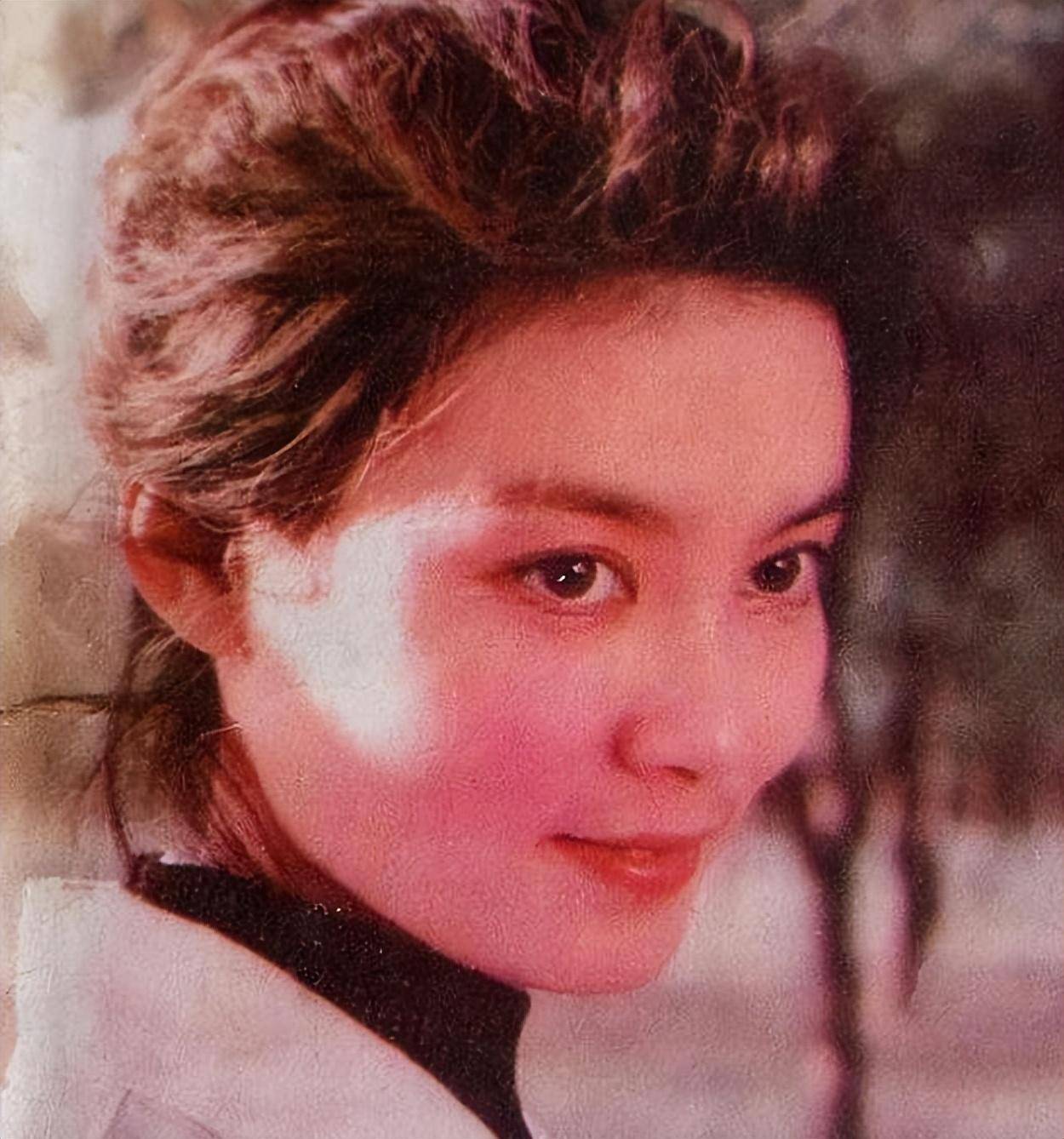 演员潘虹:离婚36年依旧单身,无儿无女,如今她还好吗?