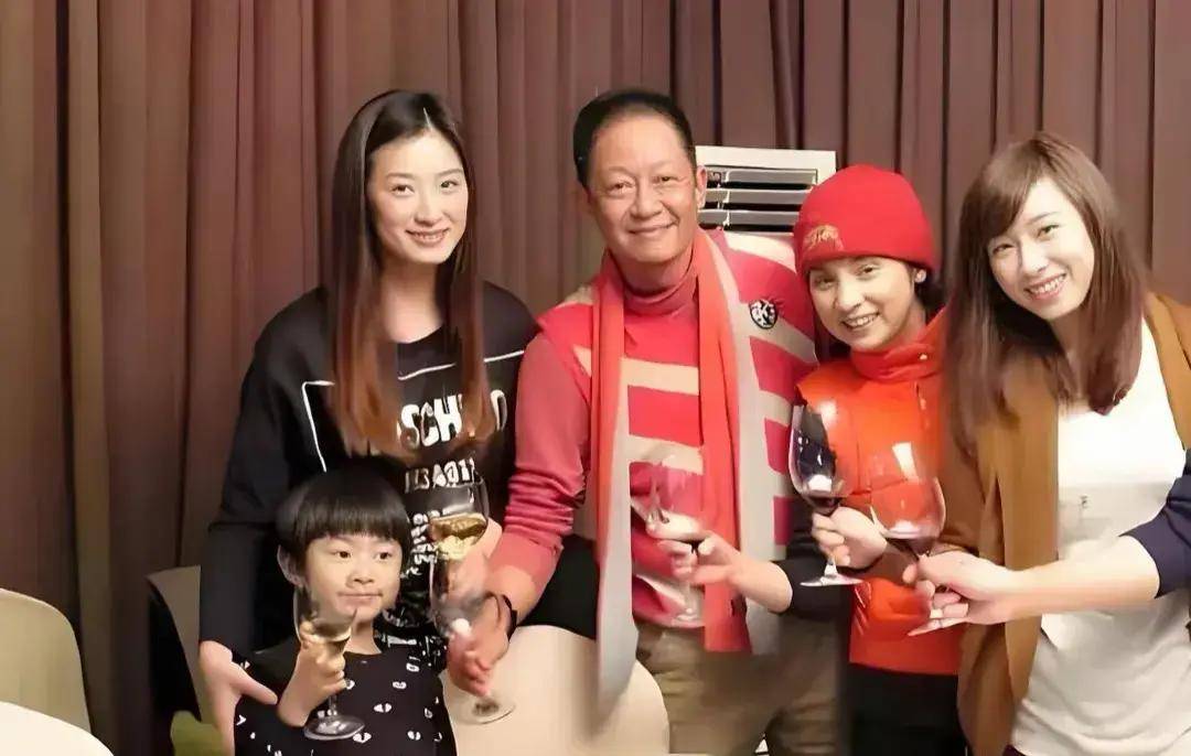 守寡多年的妈妈和儿子幕后花絮