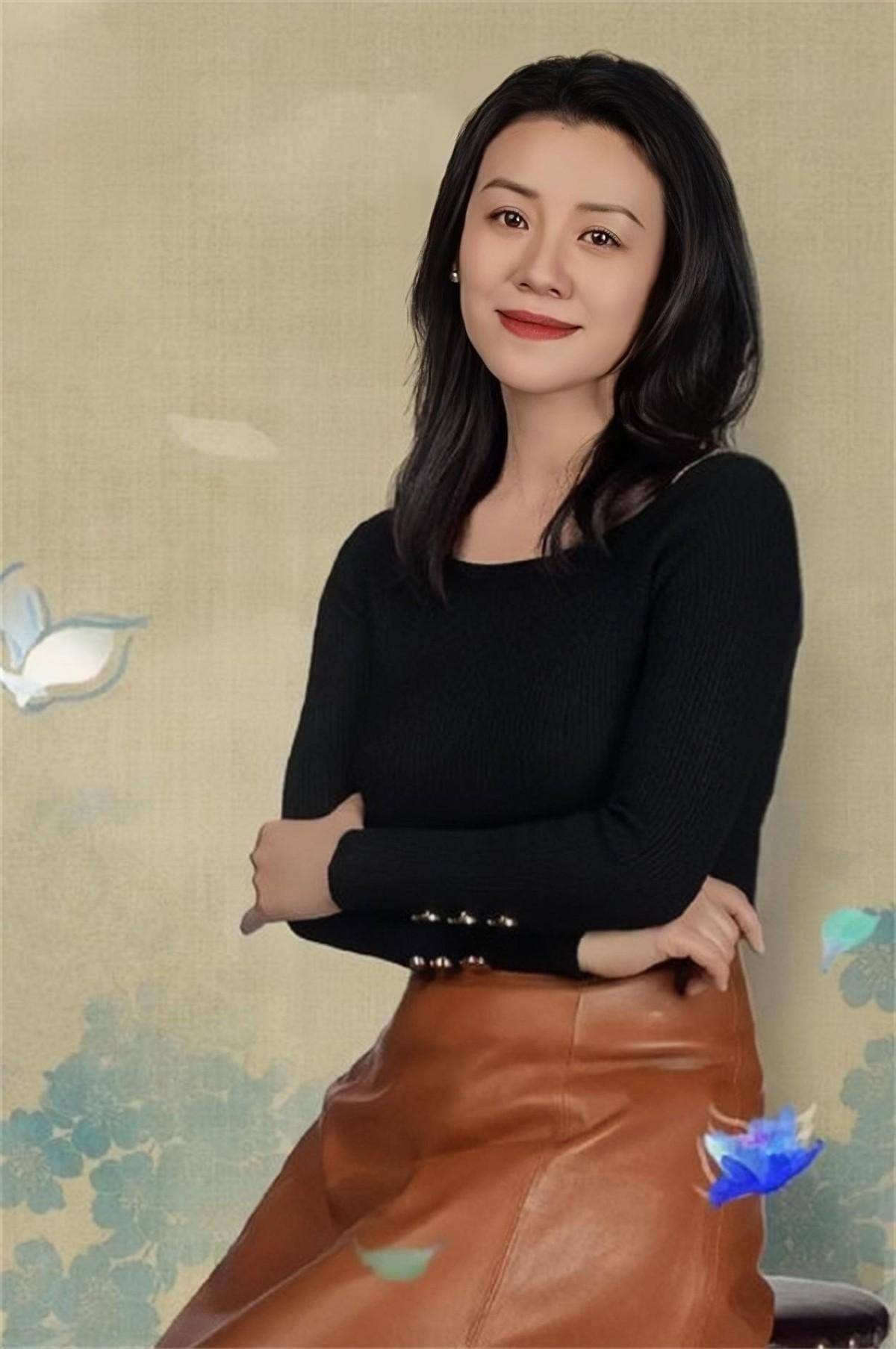 《隐秘的角落》里她演活了一个平凡母亲的细腻情感.