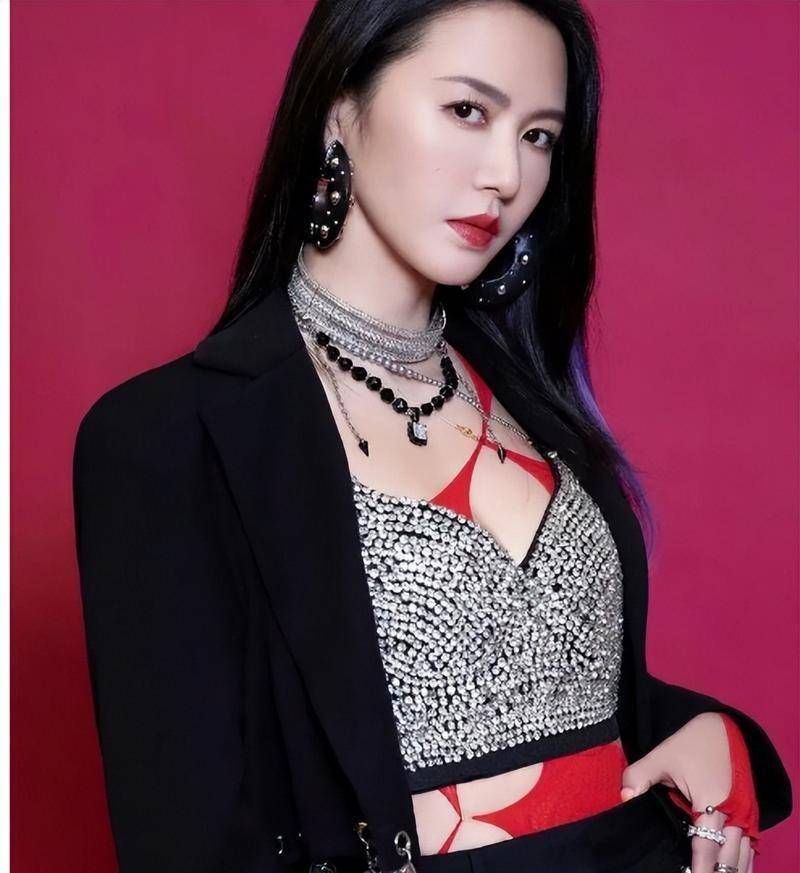 原来是他娶了谭维维!被誉为"不老男神",曾在海拔5600米上求婚