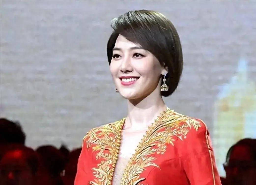 "虽然王冠没有提及老公的具体姓名,但从她分享的照片中,我们依然能