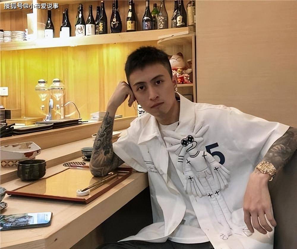 "沪上皇"秦奋:手戴1000万名表,坐3亿私人飞机,他是啥来头?