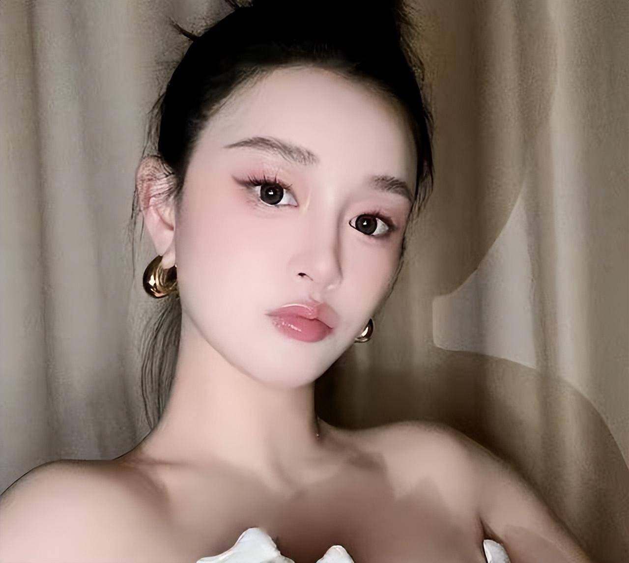 与吴秀波秘密恋爱7年,换来3年牢狱之灾,出狱后陈昱霖过得如何?