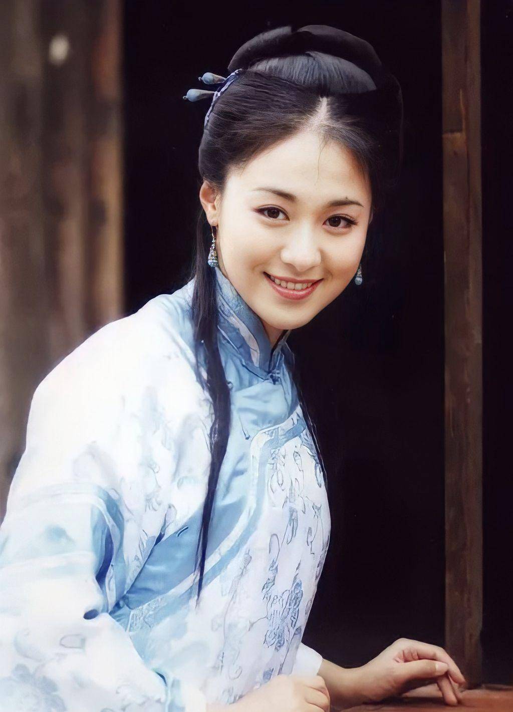 拿200万求嫁被拒,闪婚嫁给外交官老公,如今老公把她宠上天_沈傲君