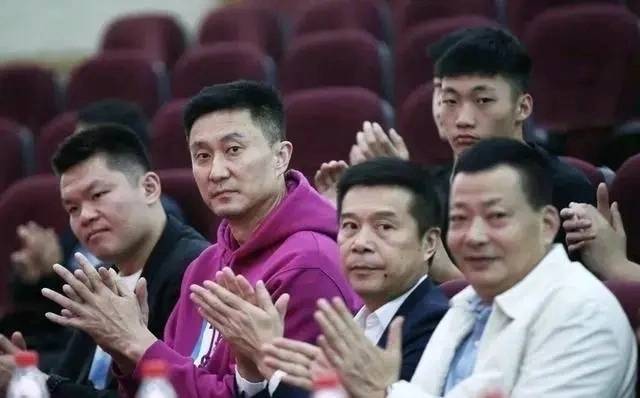 祝福！巴顿正式启程返美，朱芳雨留足体面，宏远新小外即将官宣