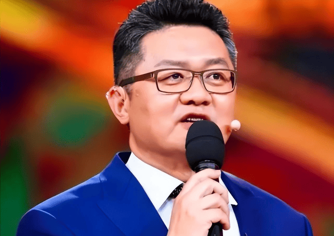 央视名嘴张斌,曾被妻子当众揭丑、身败名裂,如今二人却恩爱有加_胡紫薇_工作_节目