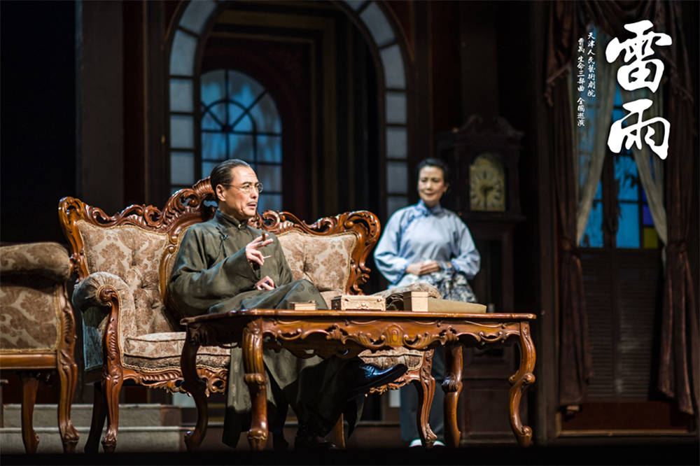 《雷雨》周朴园:他穿着讲究,吃斋念经,却干着最见不得人的勾当