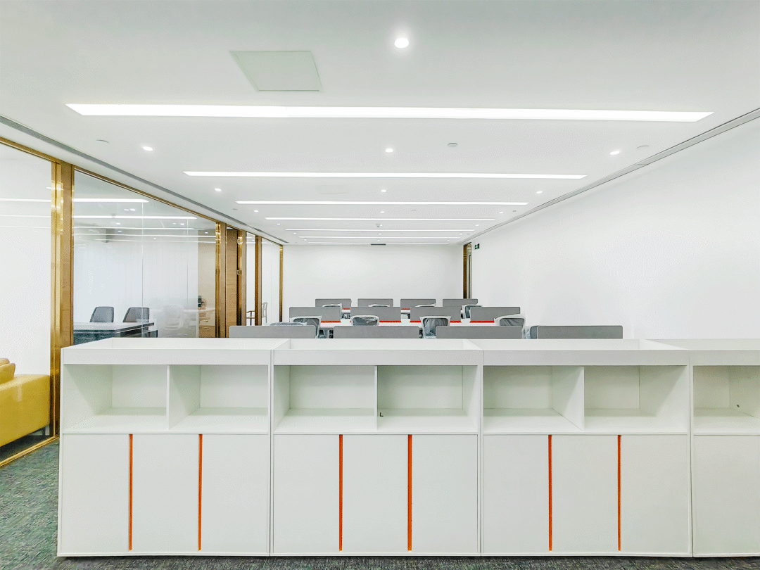 左右滑动查看更多房源图片每间办公室都设有双层中空low-e玻璃幕墙