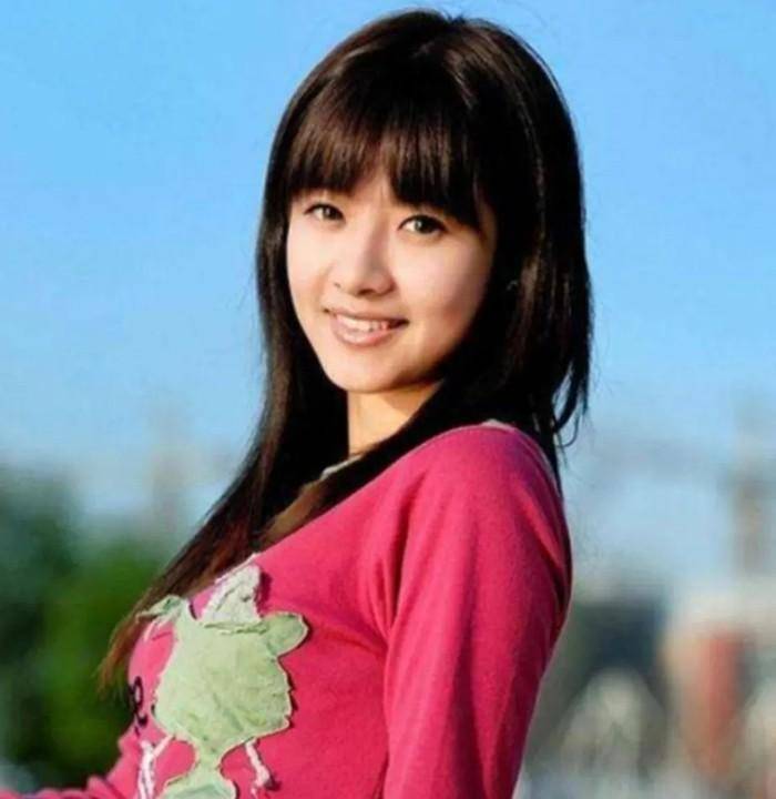 沈丽君:28岁凭美貌嫁入豪门,婚后却遭丈夫劈腿,35岁跳楼身亡_吴凯新