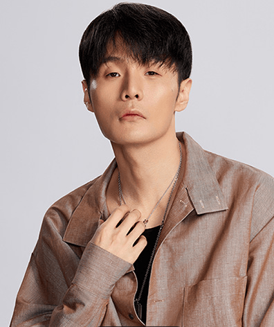 李荣浩携井柏然见家长,网友热议两人关系,背后故事引关注