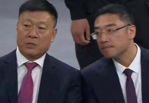 而如今,新任主教练已确定为中方助理教练卢伟,他曾担任青年队的教练.