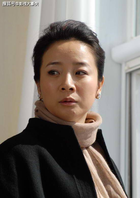 这起事件不仅让人们对娱乐圈的爱情感到幻灭,也引发了对