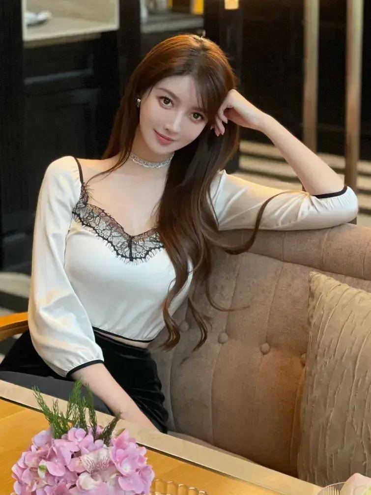 …曾经的"霸道总裁"黄晓明最近摊上事了,和一个