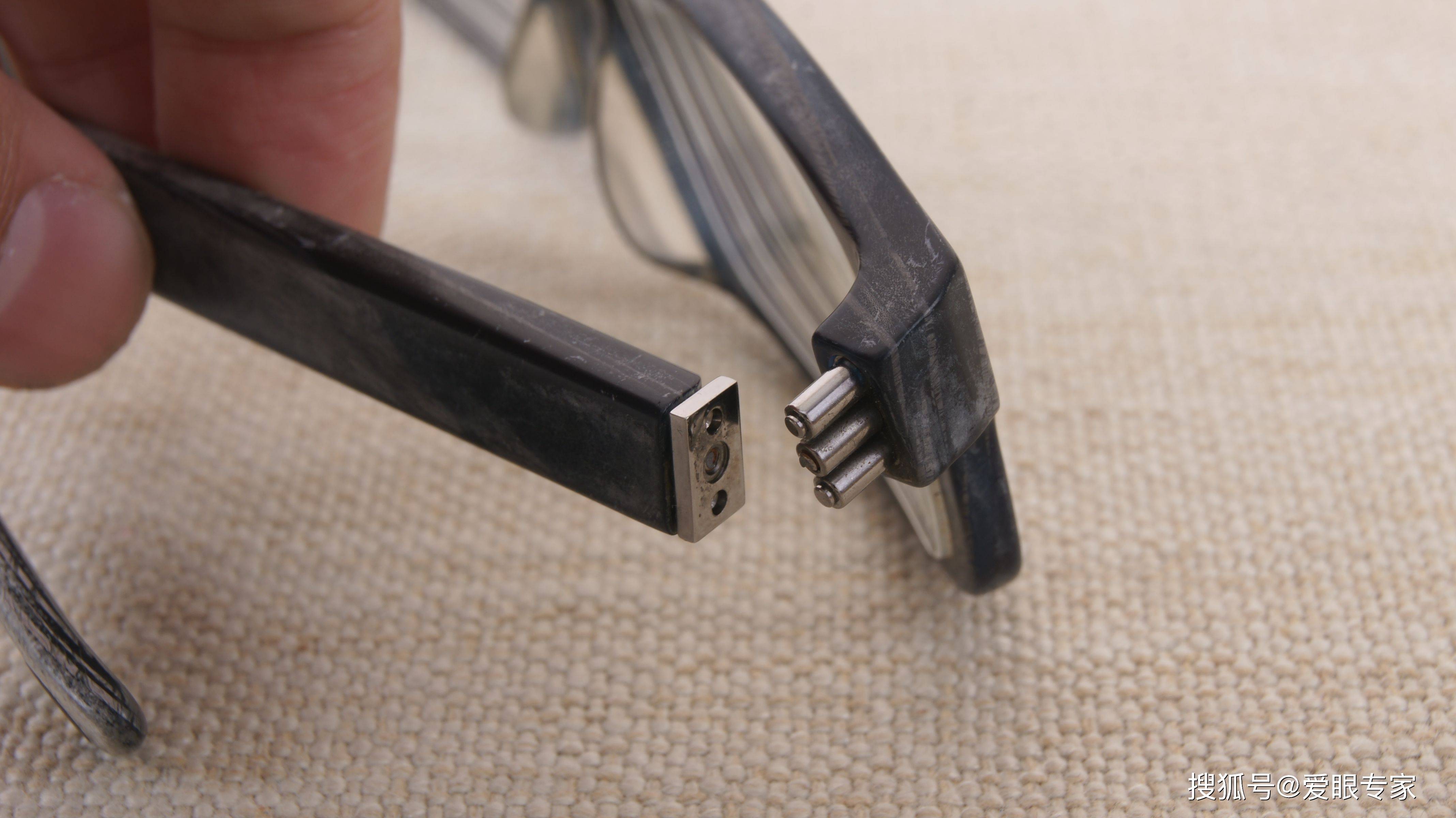 卡地亚眼镜弹簧镜腿断裂维修外观无痕迹