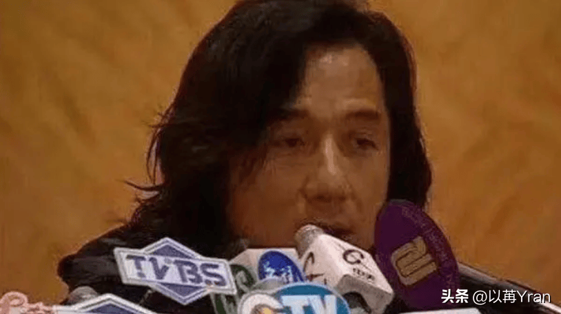 时隔多年再看,才明白成龙不认亲生女儿,是多理性的选择