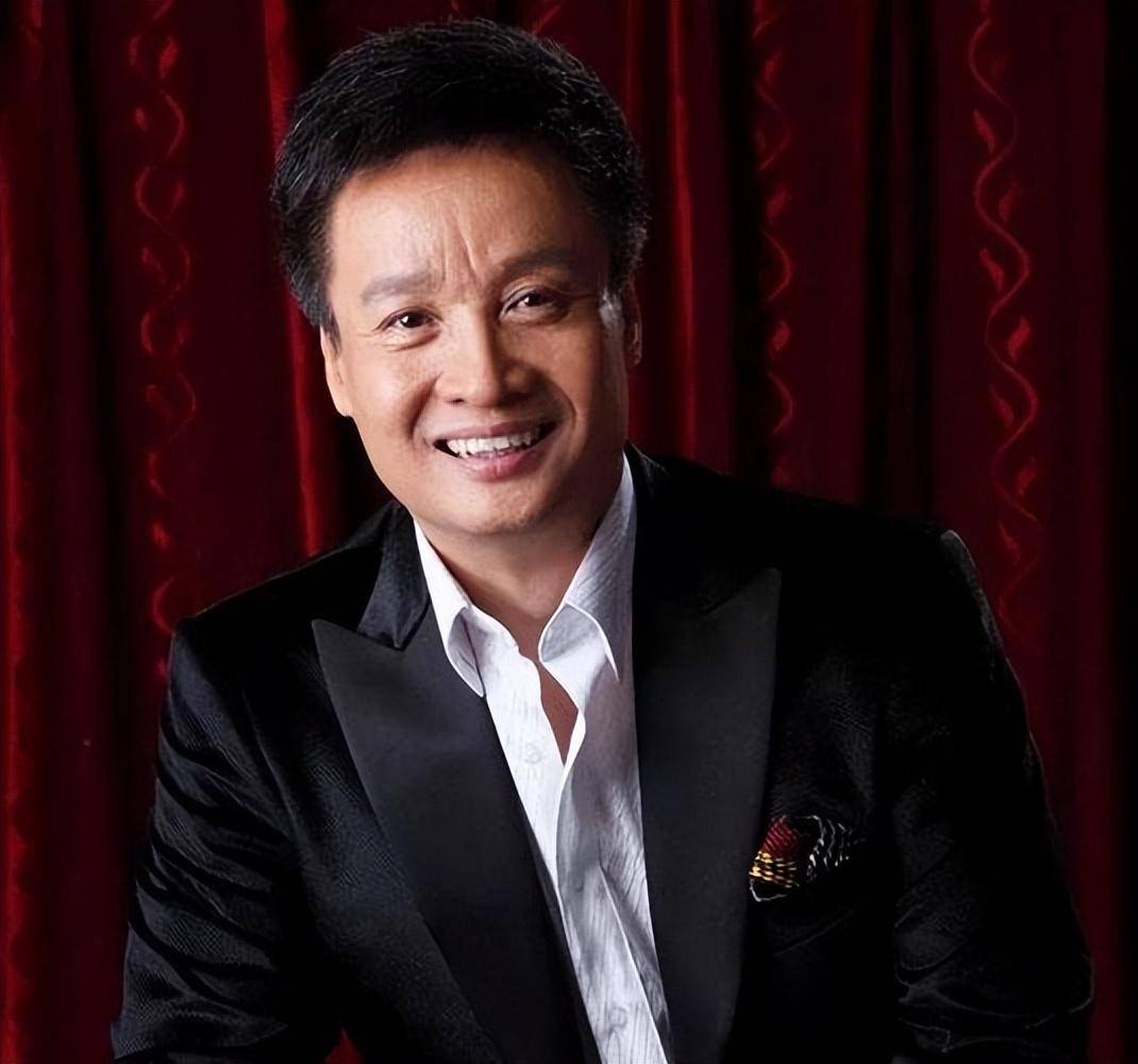 阎维文:照顾患癌妻子15年,女儿嫁李肇星之子,现在过得如何?