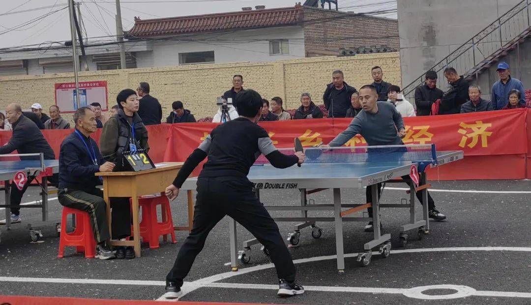 忻府融媒讯11月9日,忻口镇张村举办第四届乒乓球邀请赛