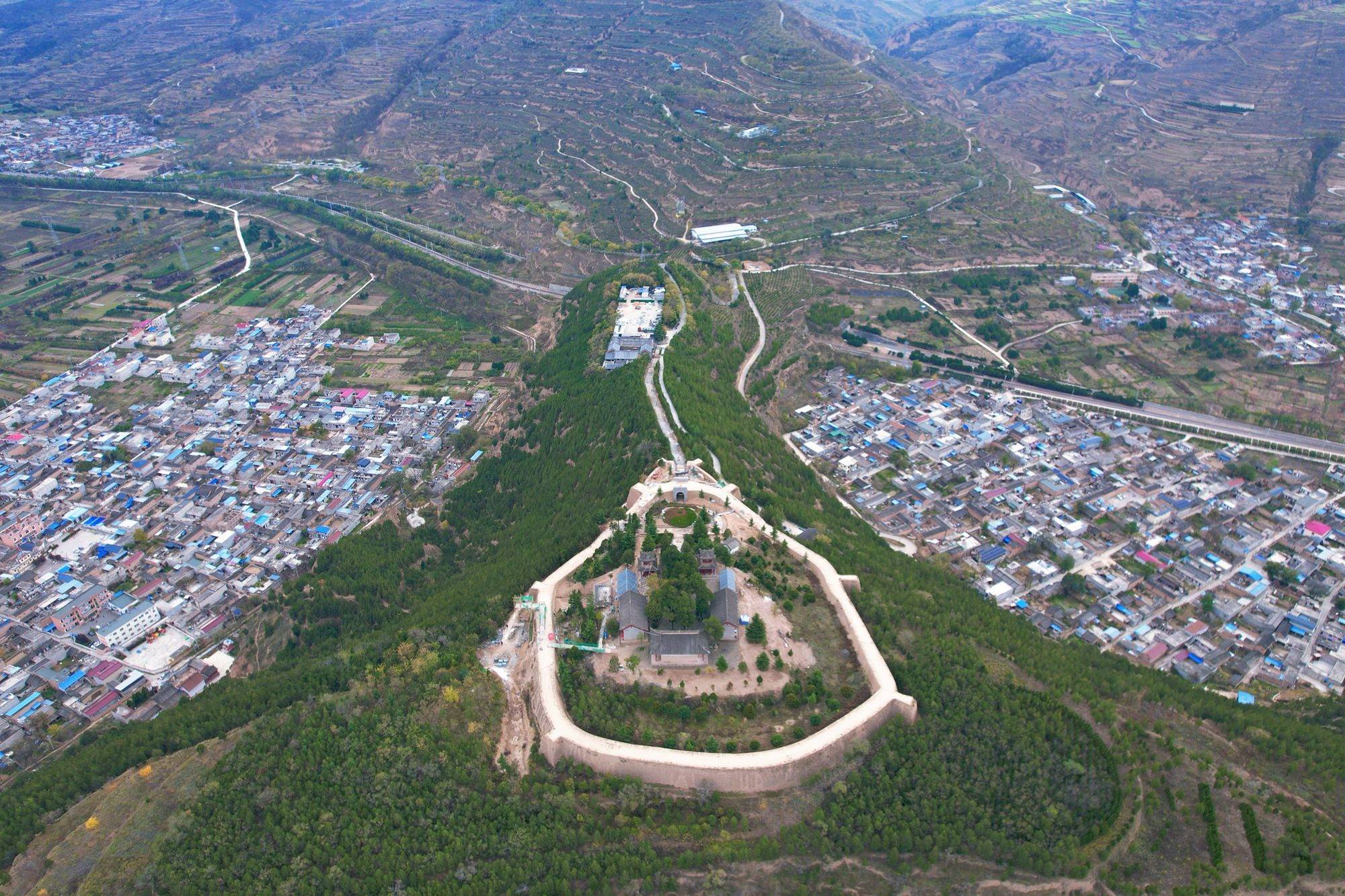 卦台山全景图片