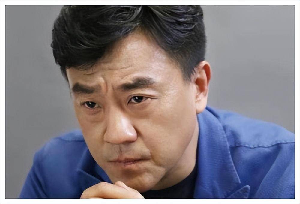 甚至在后来换了演员,粉丝们都在喊:我只认何冰版的宋慈!