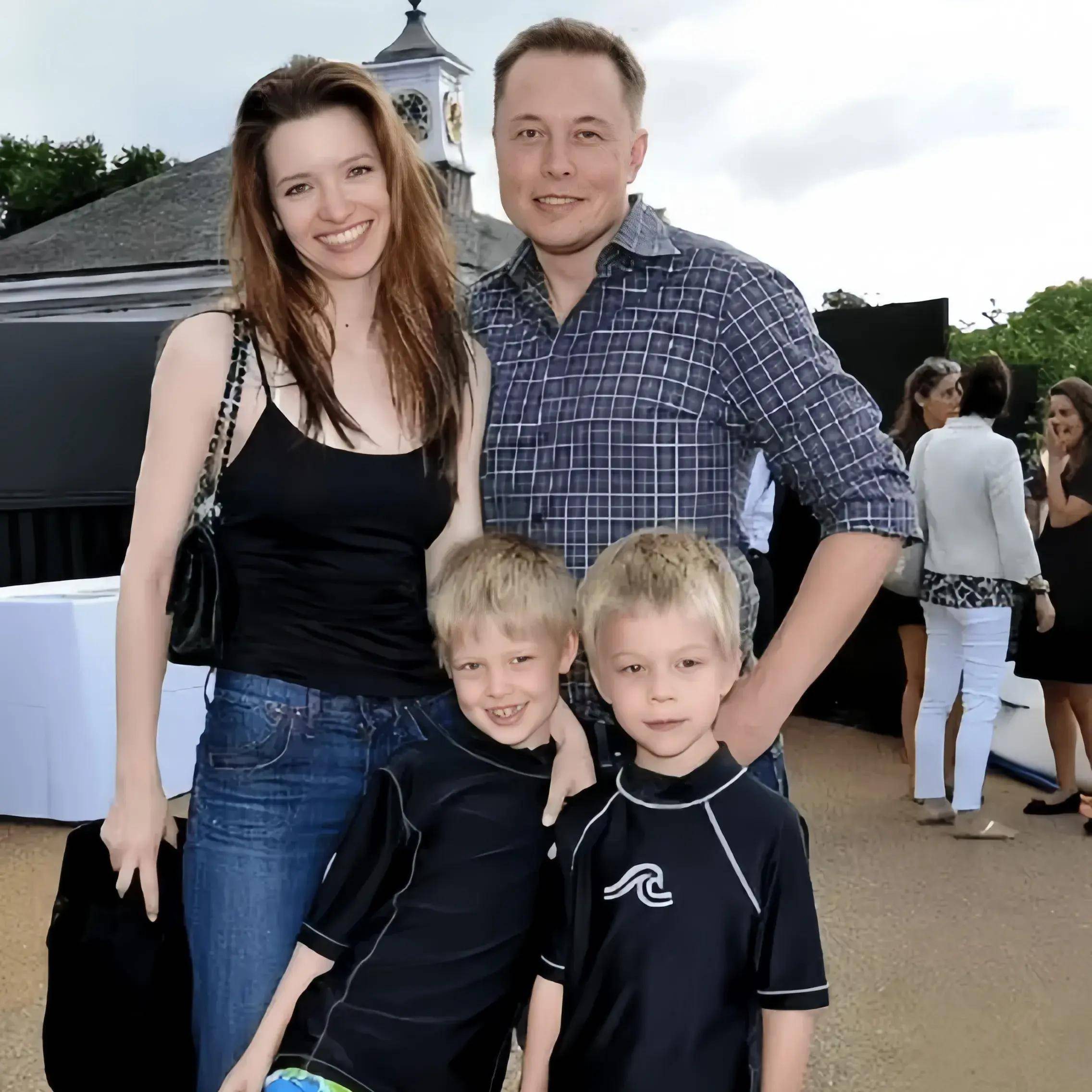 马斯克深情不减,两婚两离后慷慨赠礼,惊现前妻婚礼现场