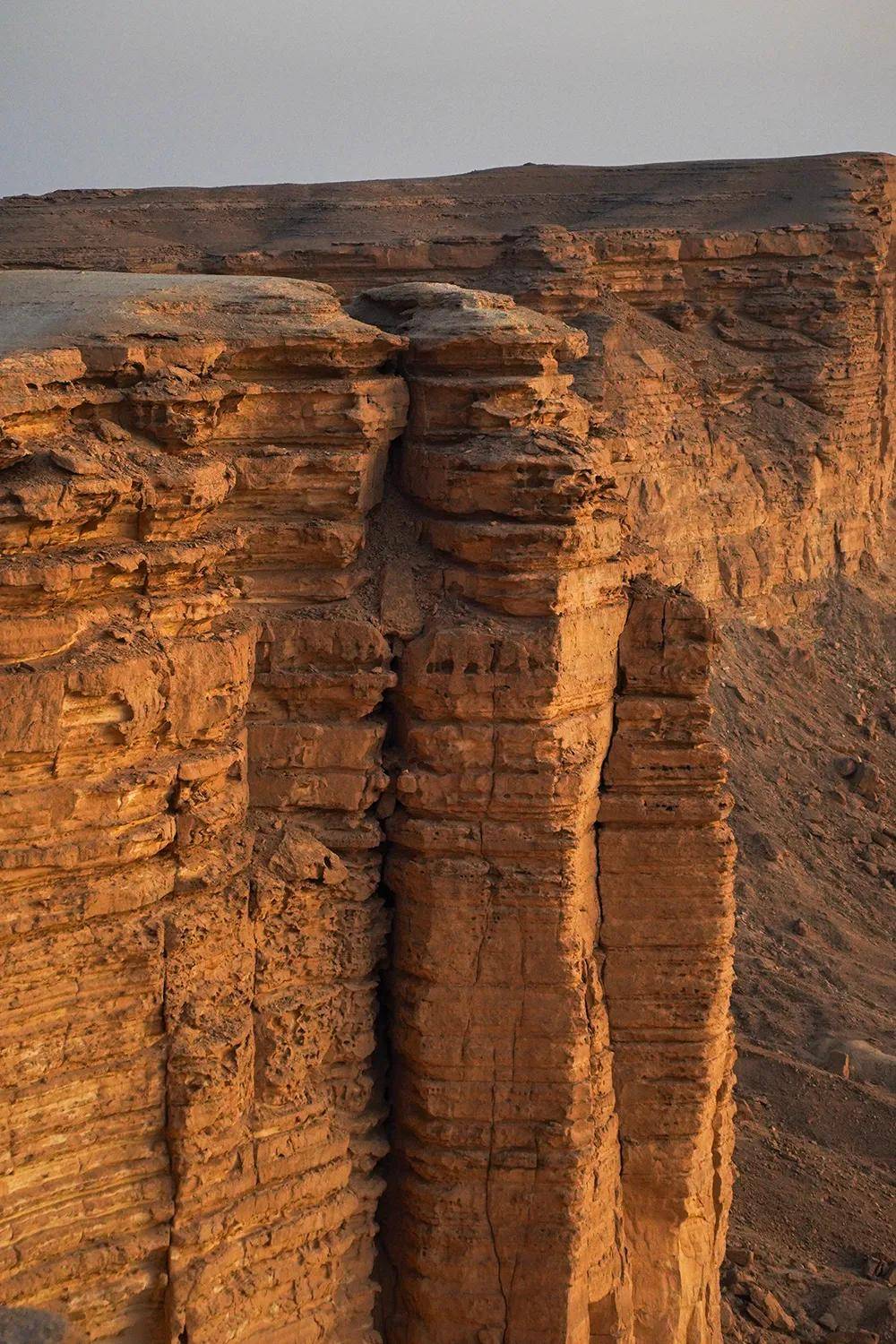 沙特国家有个超火爆的网红景点，景色很美，一般司机却不敢来_搜狐网