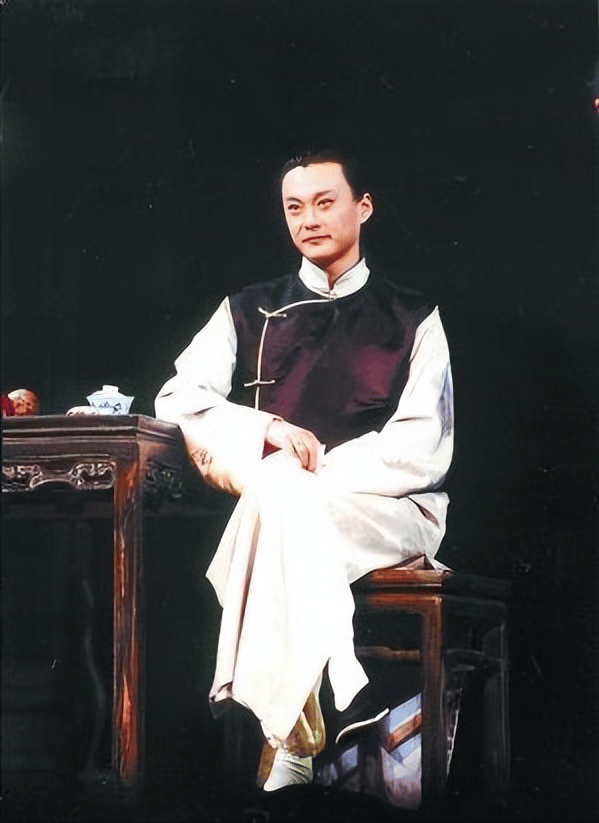 演员王斑官宣新身份,妻子是前央视一姐,儿子被赞"最帅星二代"
