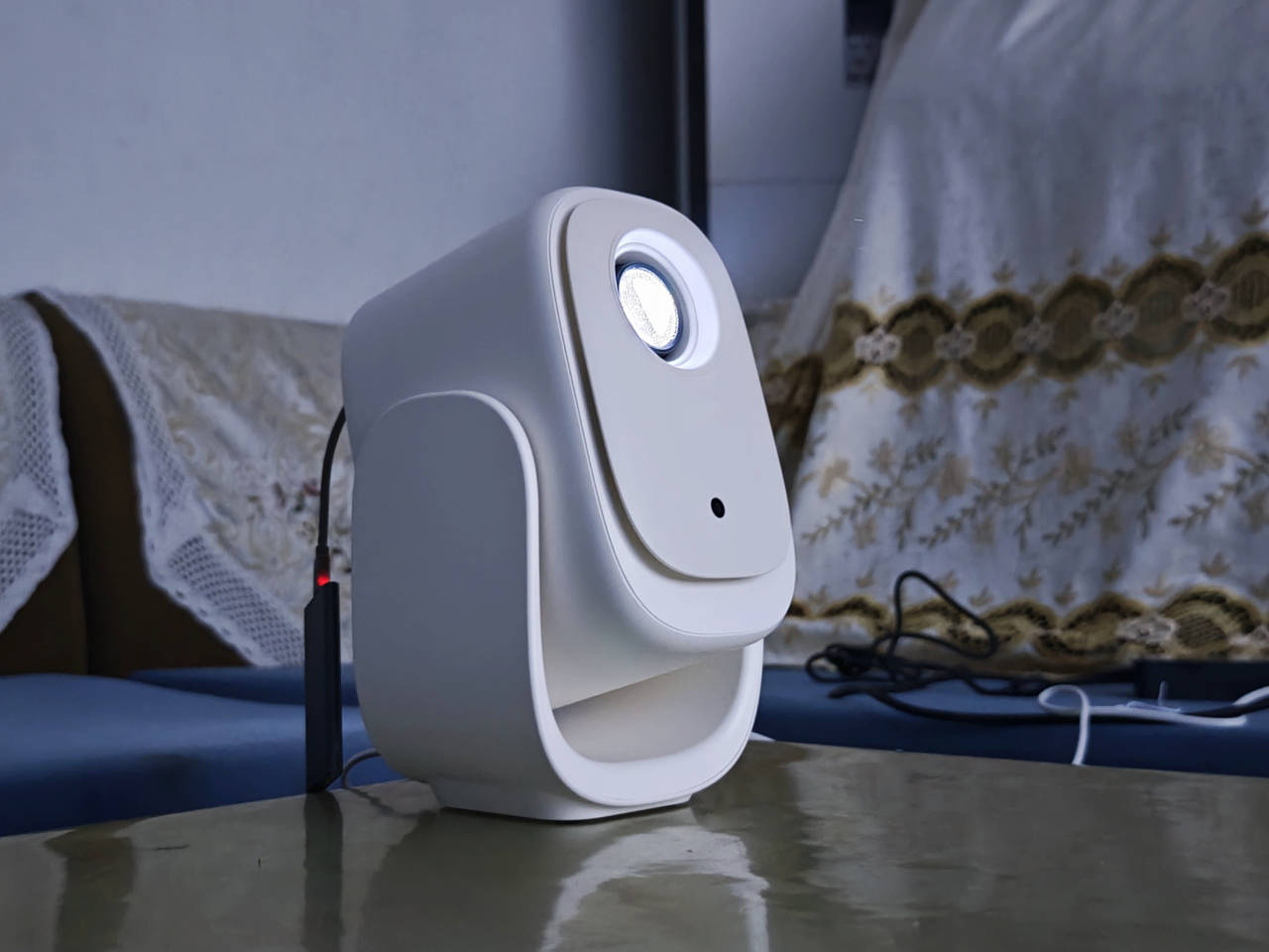 百元小钢炮：哈趣Q1投影仪，最适合露营的投影仪