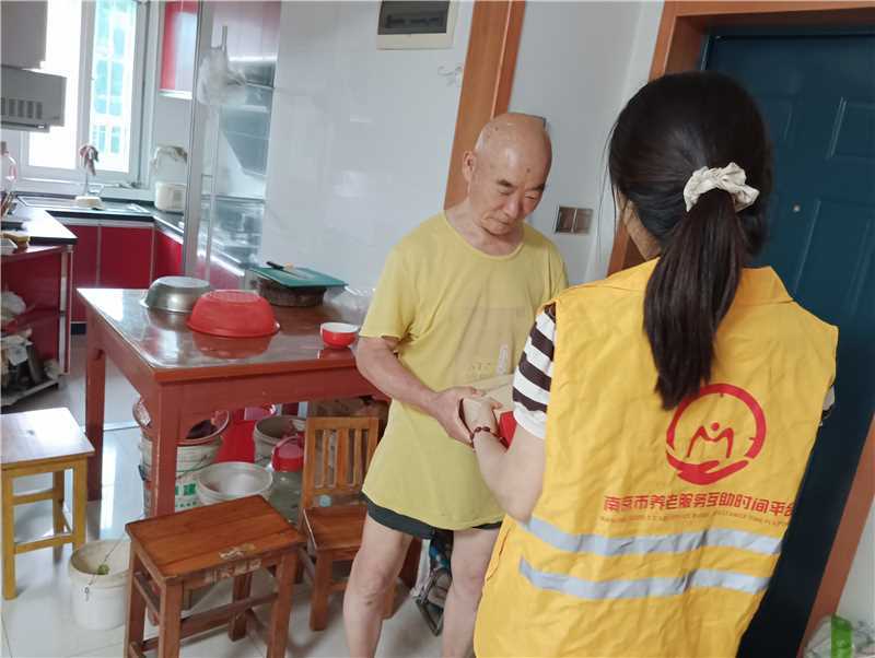 浓情中秋 志愿慰问暖人心——近华社区养老服务互助时间平台服务站中秋节慰问