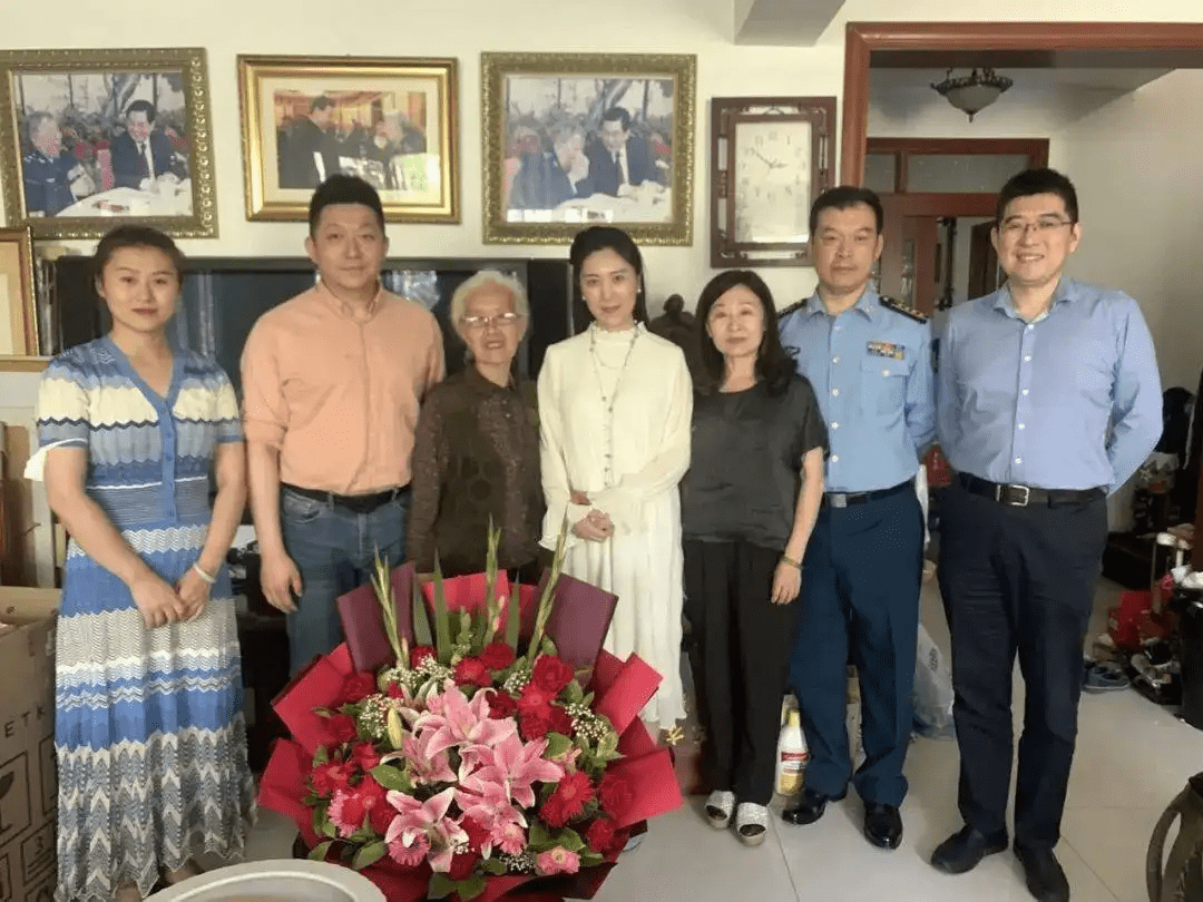 直到离世7年后,才明白阎肃86岁的遗孀,为什么非要将亲生儿子告上法庭!_遗产_创作_阎宇
