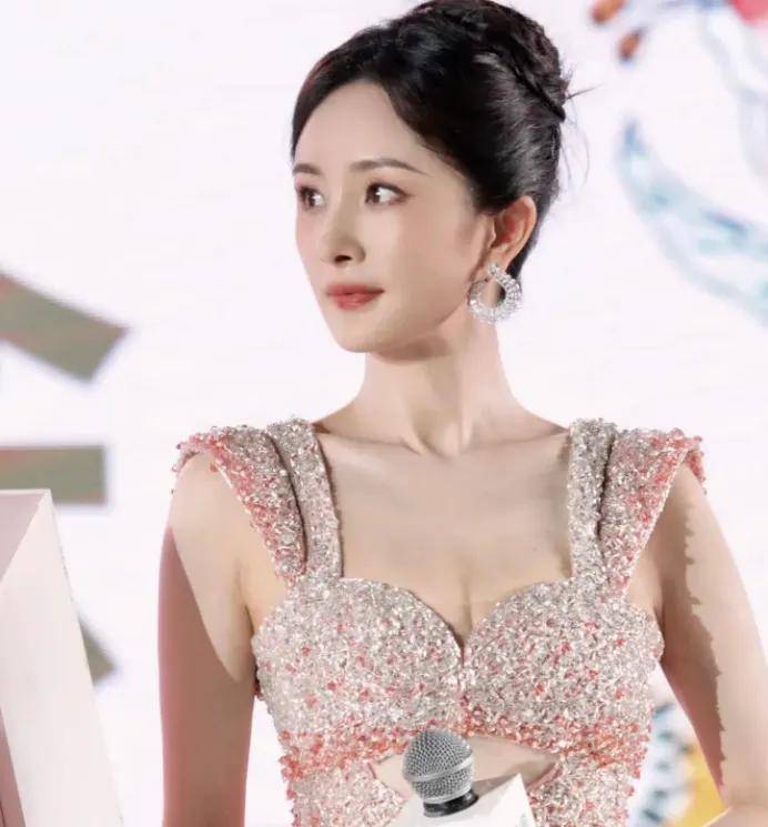 六位当红女星写真惊艳亮相,纯真与魅惑交织令人沉醉 第7张 六位当红女星写真惊艳亮相,纯真与魅惑交织令人沉醉 第7张