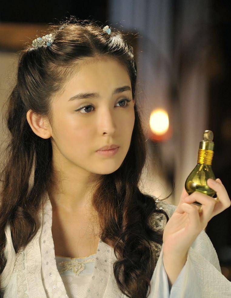 "玉女人设"崩塌!古力娜扎恋情曝光,远在美国的郑爽却上了热搜