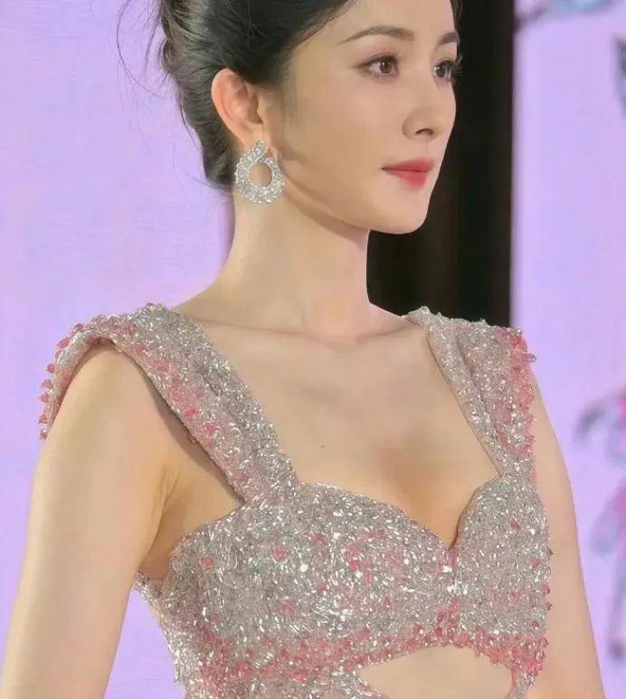 六位当红女星写真惊艳亮相,纯真与魅惑交织令人沉醉 第6张 六位当红女星写真惊艳亮相,纯真与魅惑交织令人沉醉 第6张