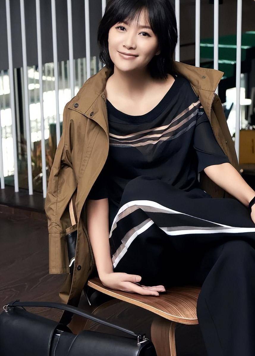 从19岁起男人不断,49岁还没有玩够,"风流才女"徐静蕾现形记